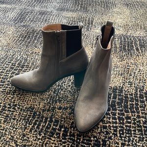 Metallic gray corso como bootie